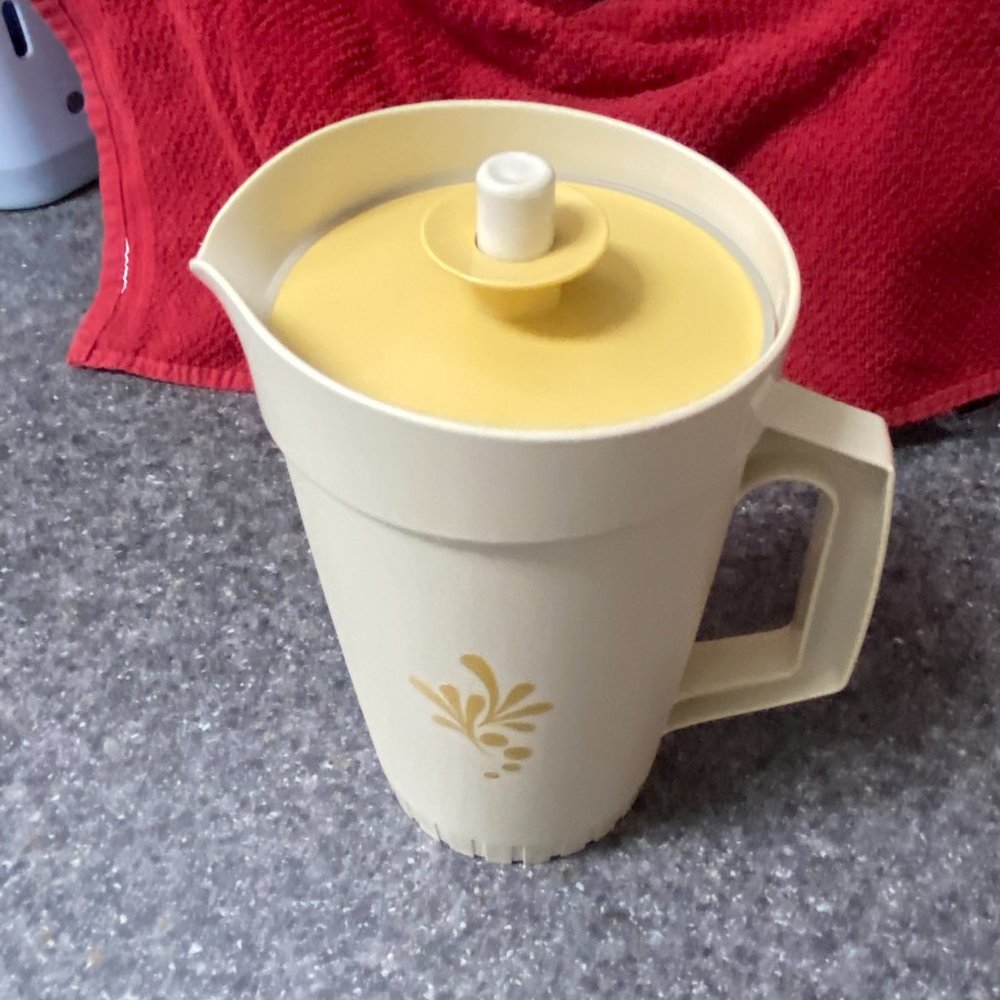 Tupperware 1qt. Pitcher - Picture 7 of 7